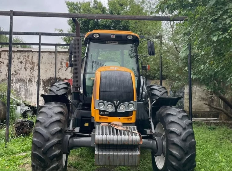 Tractor Valtra 220, año 2017