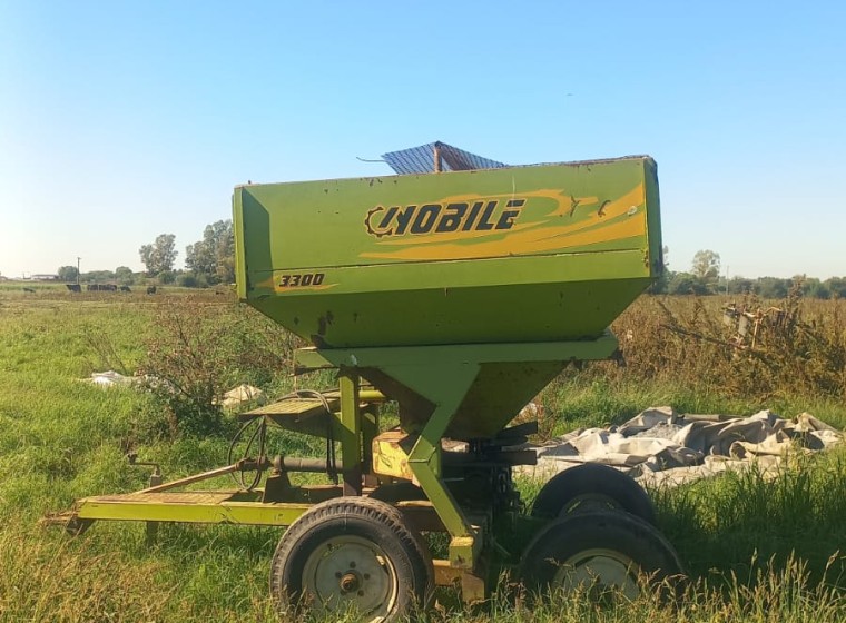 Fertilizadora Nobile 3300 Lts, año 2010