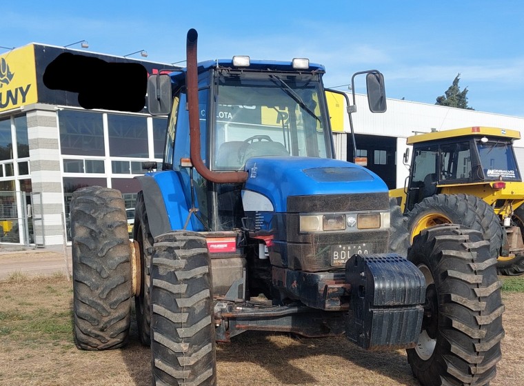 Tractor New Holland TM 150, año 2005