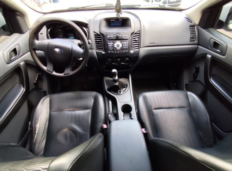Vehículo Ford Ranger XL Safety, año 2012