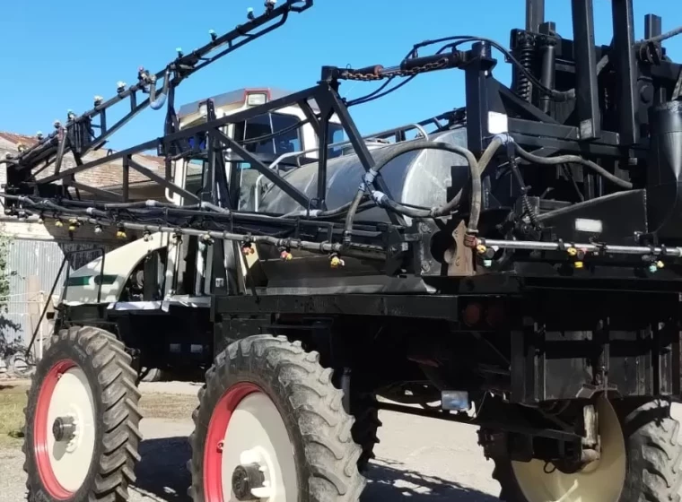 Pulverizadora Agco Allis Willmar 7250, año 2001