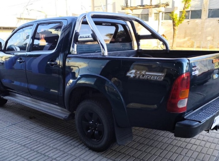 Vehículo Toyota Hilux SRV 3.0, año 2006
