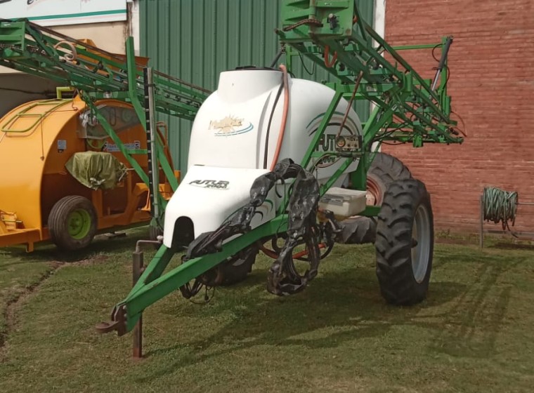 Pulverizadora Metalfor 3000, año 1