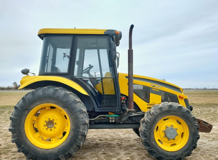 Tractor Pauny 180 A, año 1