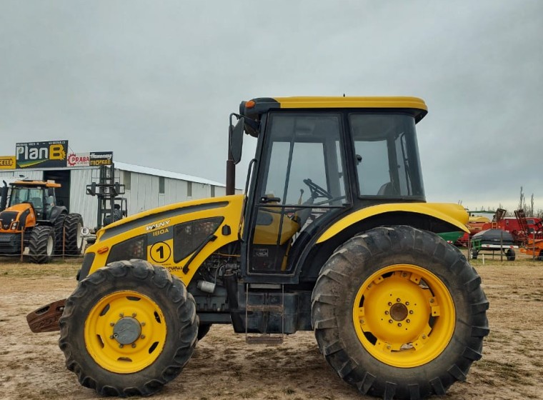 Tractor Pauny 180 A, año 1