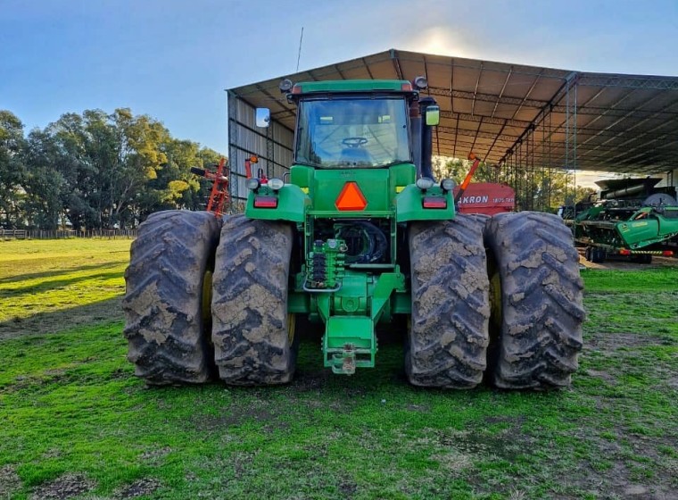 Tractor John Deere 9320, año 2005