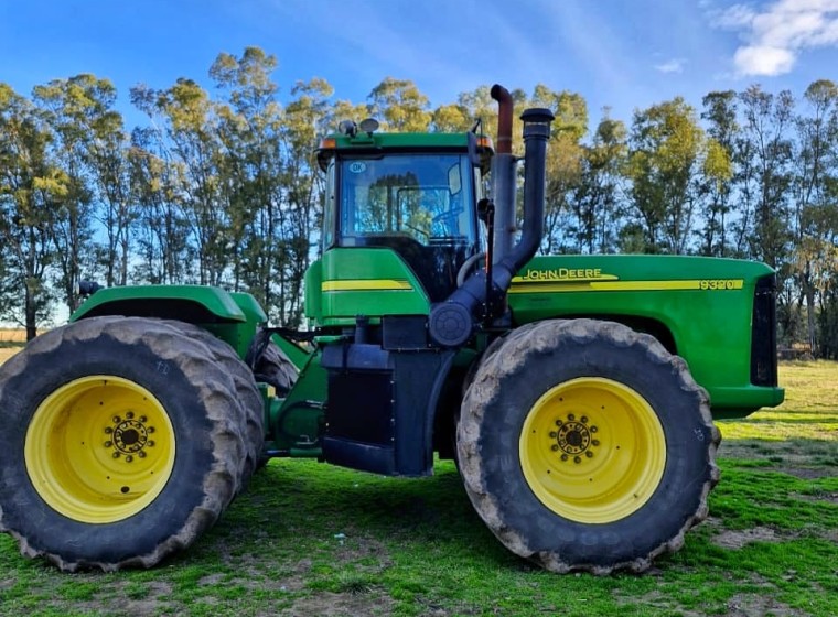 Tractor John Deere 9320, año 2005