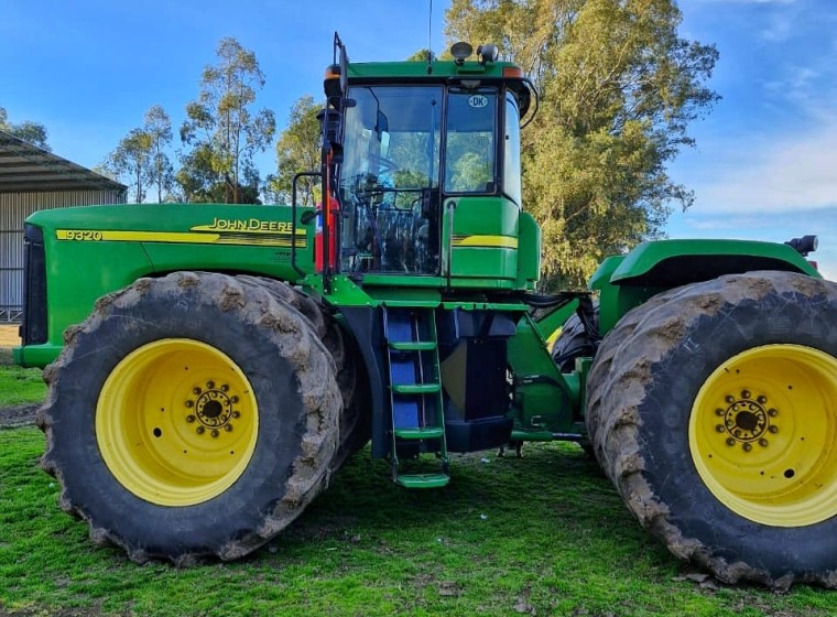 Tractor John Deere 9320, año 2005