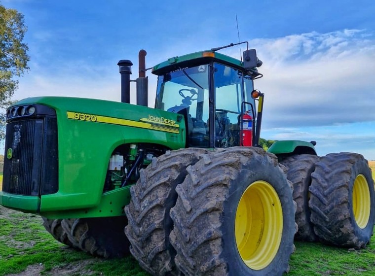 Tractor John Deere 9320, año 2005