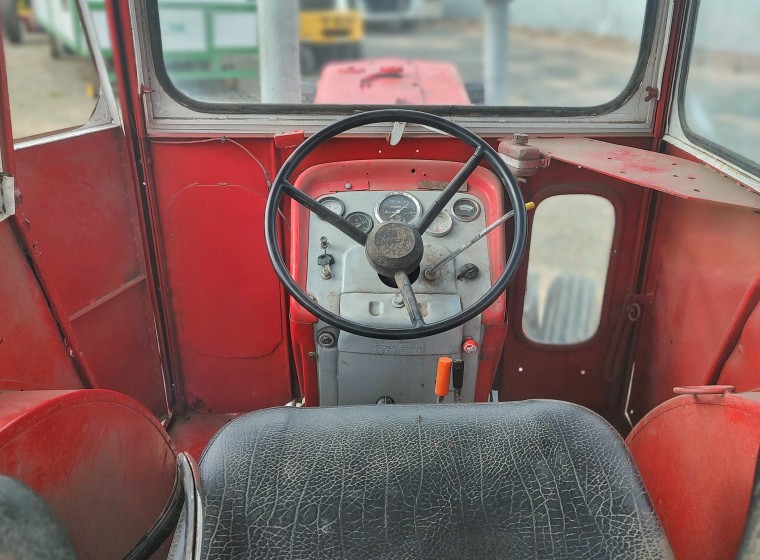 Tractor Massey Ferguson 1075, año 1