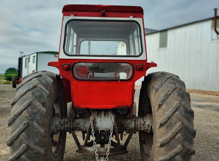 Tractor Massey Ferguson 1075, año 1