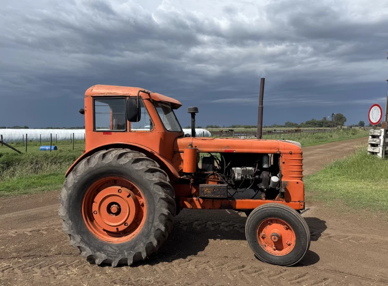 Tractor Fiat R60, año 1980