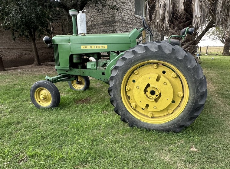 Tractor John Deere 730, año 1964