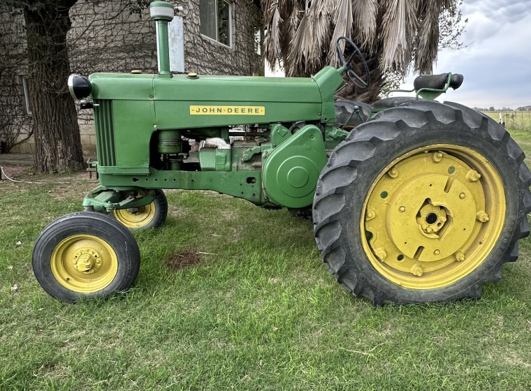 Tractor John Deere 730, año 1964