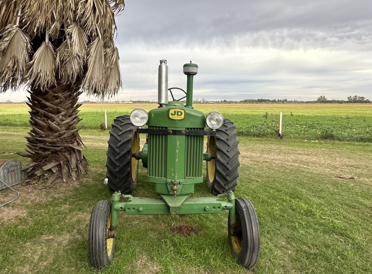 Tractor John Deere 730, año 1964