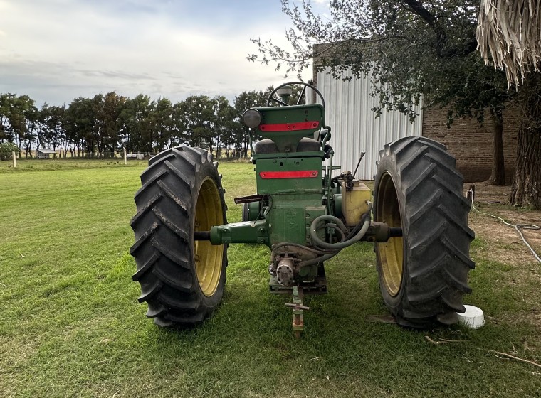 Tractor John Deere 730, año 1964