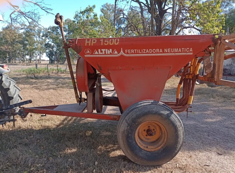 Fertilizadora Altina HP1500, año 1