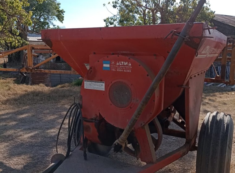 Fertilizadora Altina HP1500, año 1