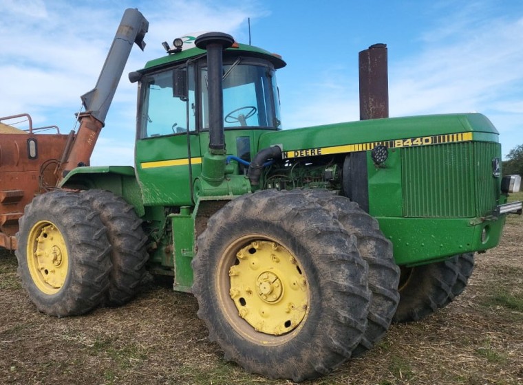 Tractor John Deere 8440, año 1986