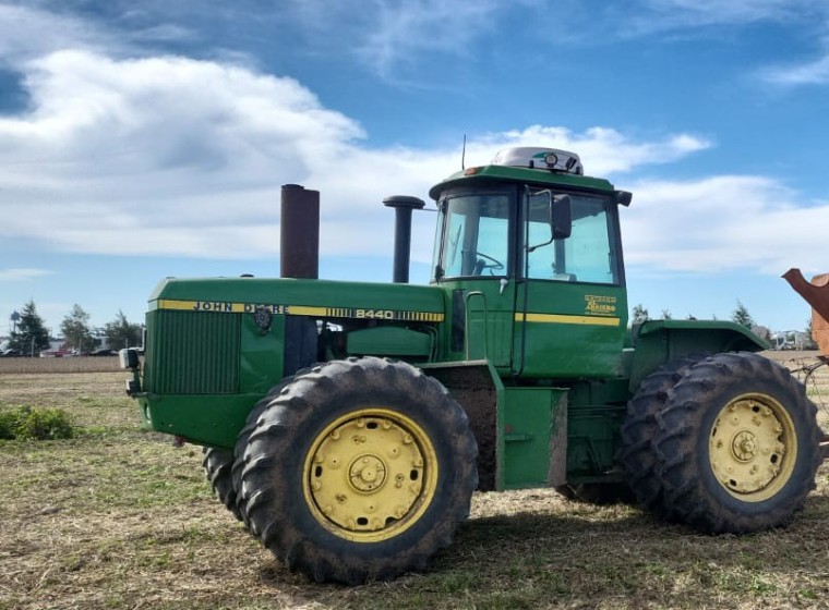 Tractor John Deere 8440, año 1986