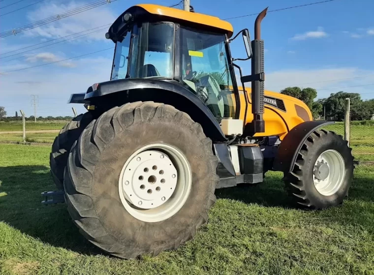 Tractor Valtra AR 175, año 2015