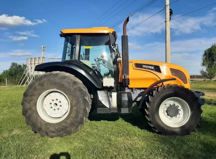 Tractor Valtra AR 175, año 2015