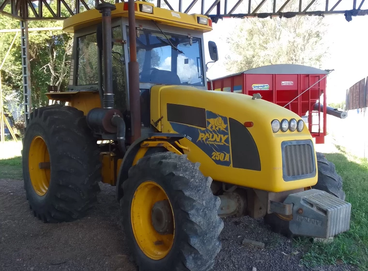 Tractor Pauny 250 A, año 2007