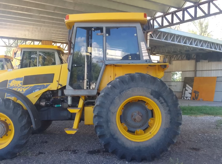 Tractor Pauny 250 A, año 2007