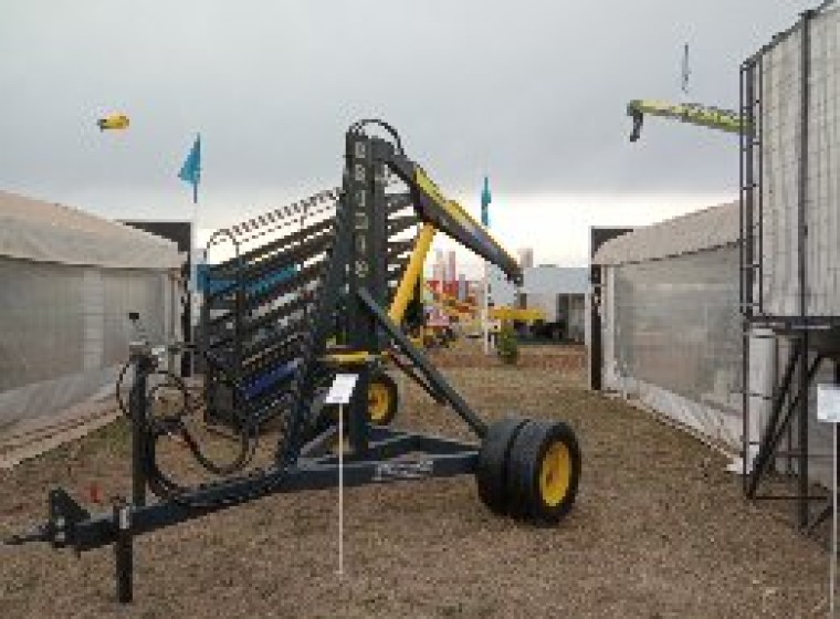 Grúa hidráulica Bremec 2.500 kg, año 0