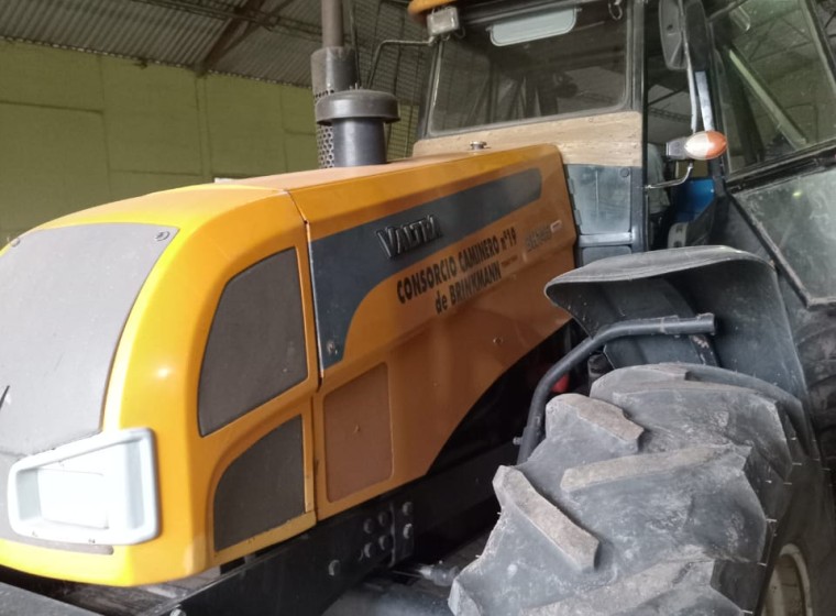Tractor Valtra BH145, año 2008