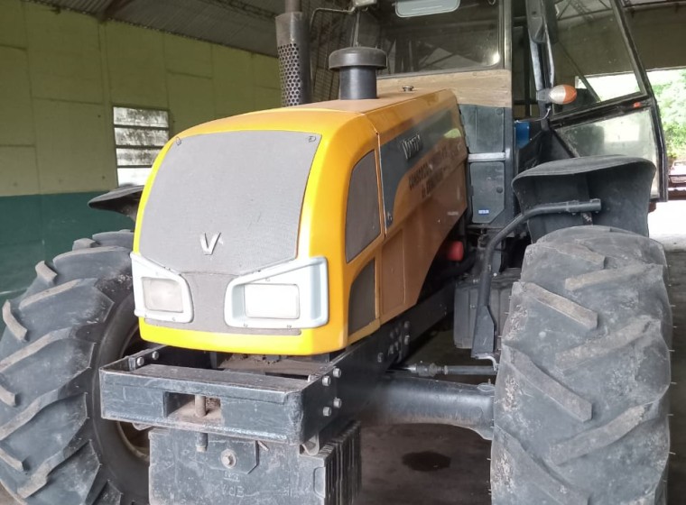 Tractor Valtra BH145, año 2008