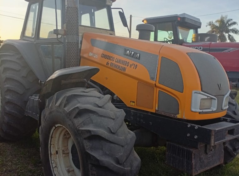 Tractor Valtra BH145, año 2008