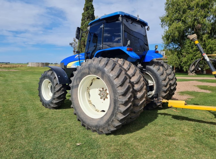 Tractor New Holland TM7020, año 2012