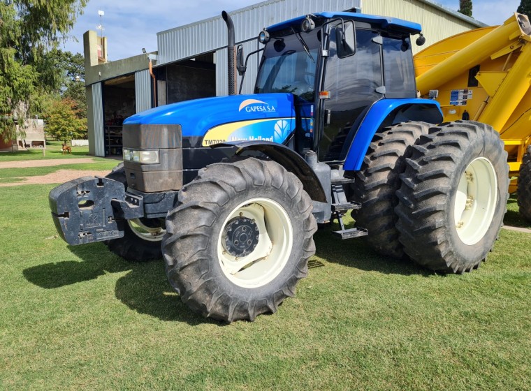 Tractor New Holland TM7020, año 2012