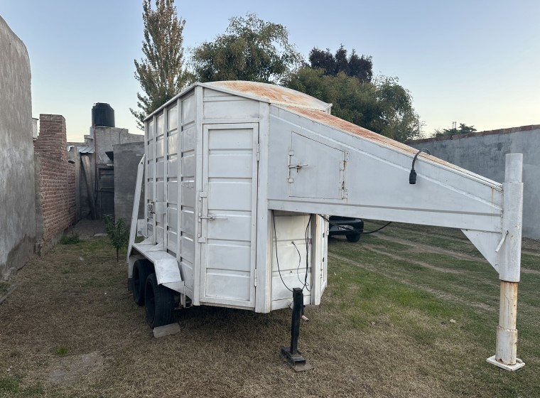 Acoplado La Colonia 2 caballos, año 2019