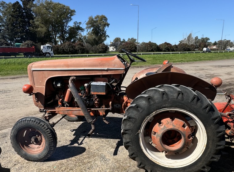 Tractor Fiat 450, año 1