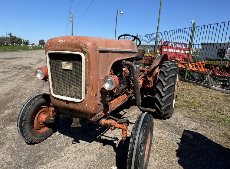 Tractor Fiat 450, año 1