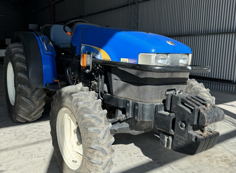 Tractor New Holland TT3840F, año 1