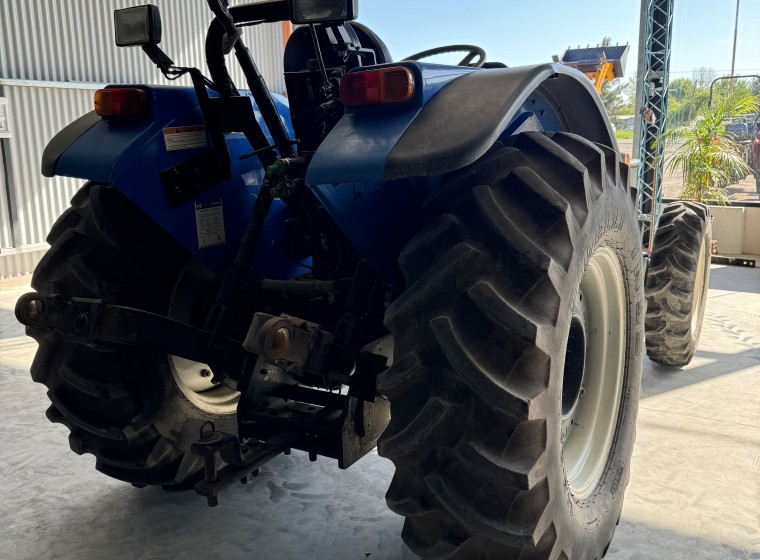 Tractor New Holland TT3840F, año 1