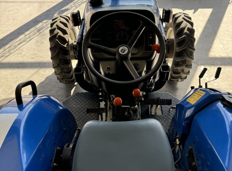 Tractor New Holland TT3840F, año 1