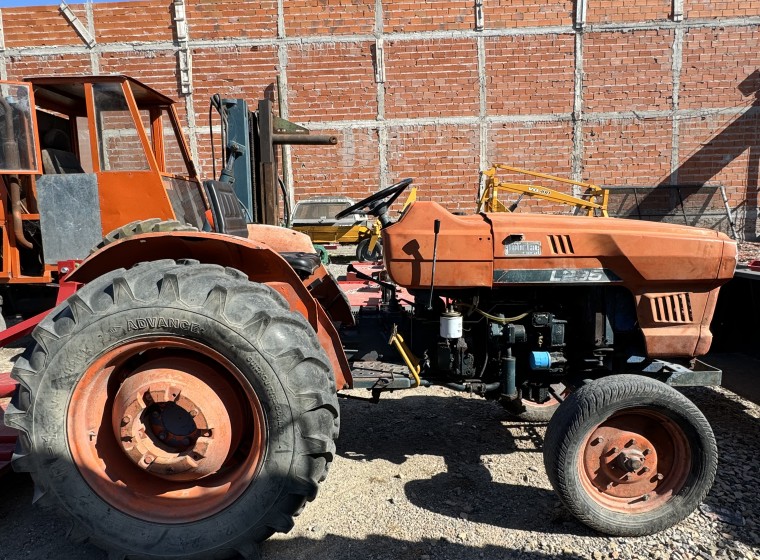 Tractor Kubota L295, año 1