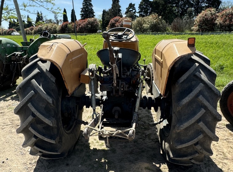 Tractor Fiat 400 E, año 1