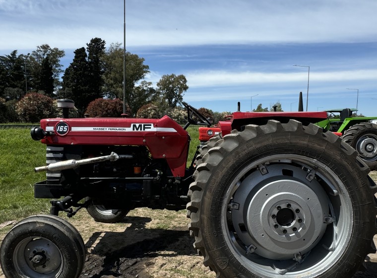 Tractor Massey Ferguson 165, año 1