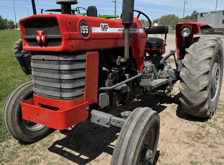 Tractor Massey Ferguson 155, año 1