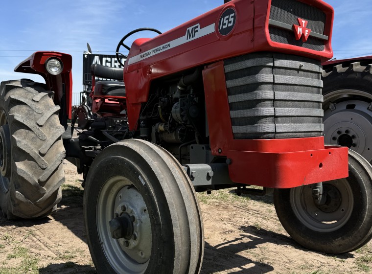 Tractor Massey Ferguson 155, año 1