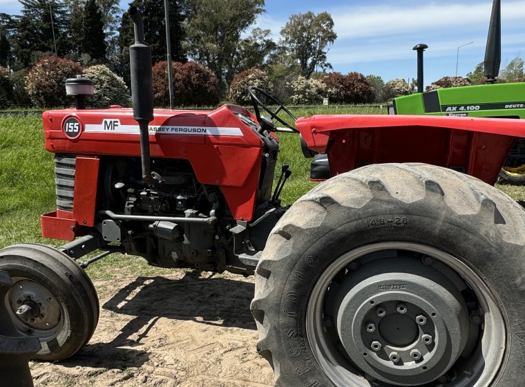 Tractor Massey Ferguson 155, año 1