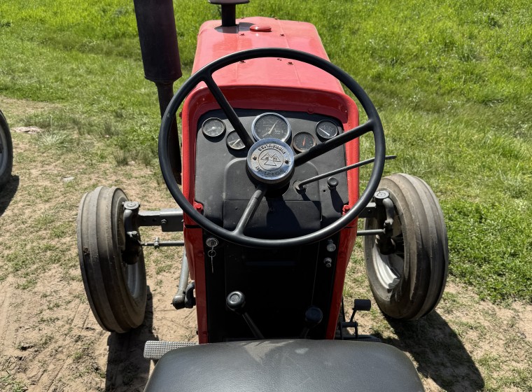 Tractor Massey Ferguson 155, año 1