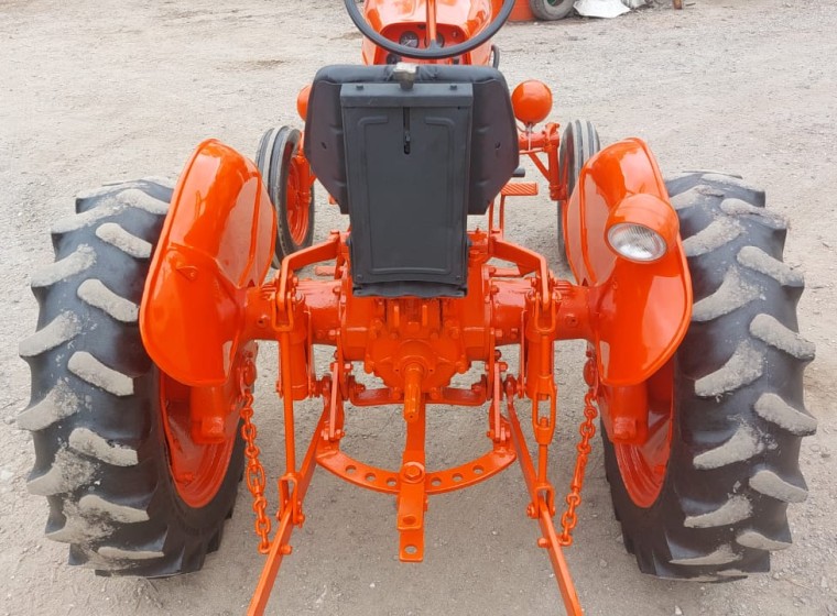 Tractor Fiat U25, año 1