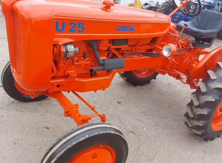 Tractor Fiat U25, año 1