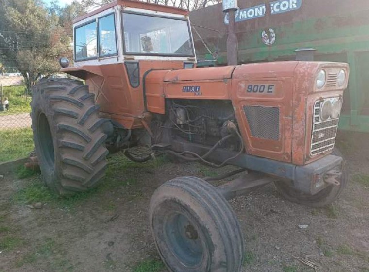 Tractor Fiat 900 E, año 1